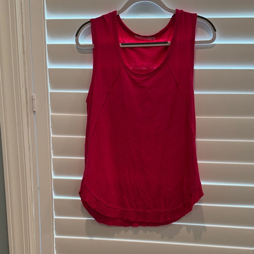 Chic Fuchsia Sleeveless Tank Top